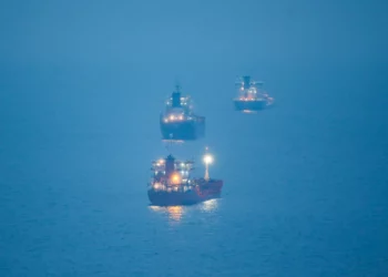 Un petrolero atacado en el mar Negro: días después de que Ucrania atacara dos barcos de la “flota fantasma” rusa