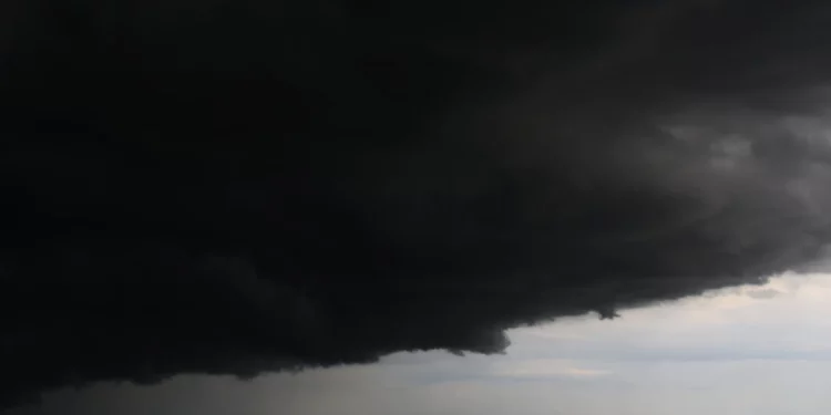 Las FDI se confinan y limitan su actividad por la tormenta Byron