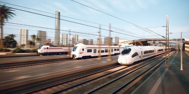 Trabajadores comienzan a tender las vías para el megaproyecto ferroviario de alta velocidad de Egipto