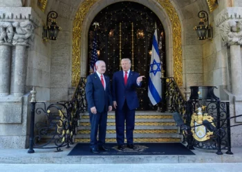 Trump apoyaría un ataque israelí contra Irán si Teherán retoma misiles y programa nuclear