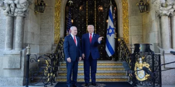 Trump apoyaría un ataque israelí contra Irán si Teherán retoma misiles y programa nuclear