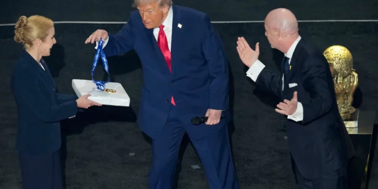 Trump gana el nuevo premio de la FIFA a la paz en el sorteo del Mundial de 2026