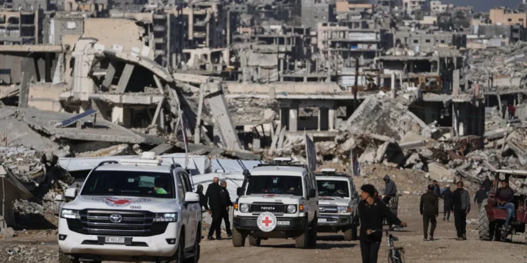 Israel recibe restos que podrían pertenecer a rehén asesinado por Hamás