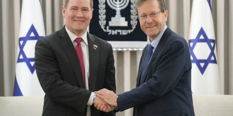 Waltz prevé anuncios inminentes sobre el plan de paz de Trump para Gaza