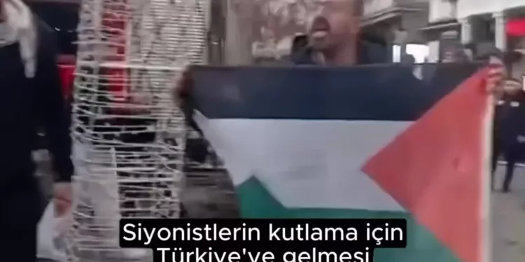 Vídeo muestra agresión a siete judíos camino a sinagoga en Estambul