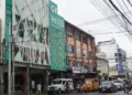 La fachada del hotel GV se ve en la ciudad de Davao, en la isla de Mindanao, al sur de Filipinas, donde los terroristas de Bondi Beach, Sajid y Naveed Akram, se alojaron durante su visita en noviembre, semanas antes de que su ataque a un evento judío matara a 15 personas en Sídney. (Ferdinandh CABRERA / AFP)