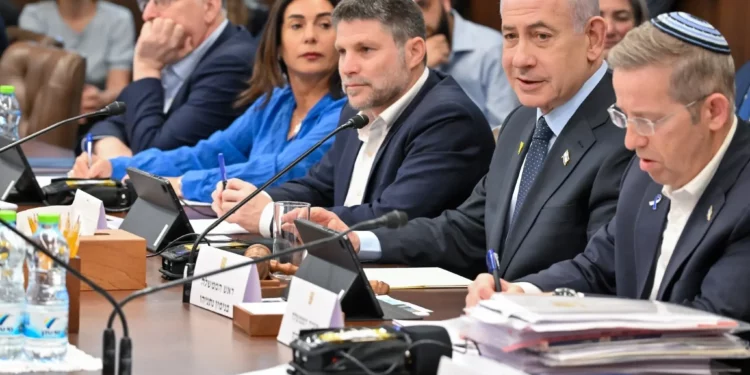 Miembros del gobierno debaten el presupuesto de 2026, 5 de diciembre de 2025. (Kobi Gideon/GPO)