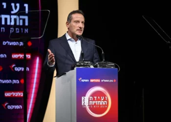 El director general del Ministerio de Defensa, Amir Baram, habla en una conferencia de pronósticos organizada por el periódico económico Calcalist, el 31 de diciembre de 2025. (Ministerio de Defensa)