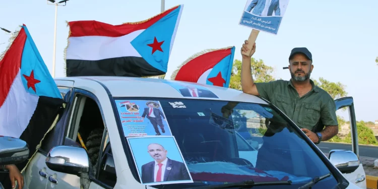 15.000 combatientes respaldados por Arabia Saudí se concentran cerca de la frontera con Yemen