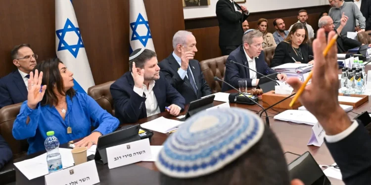 Miembros del gobierno debaten el presupuesto de 2026, 5 de diciembre de 2025. (Kobi Gideon/GPO)