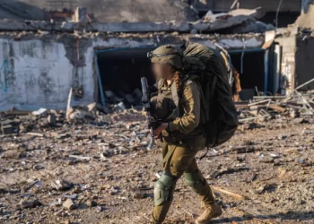 Una médica de combate de las Fuerzas de Defensa de Israel (FDI) desplegada en la Franja de Gaza. (Fuerzas de Defensa de Israel)