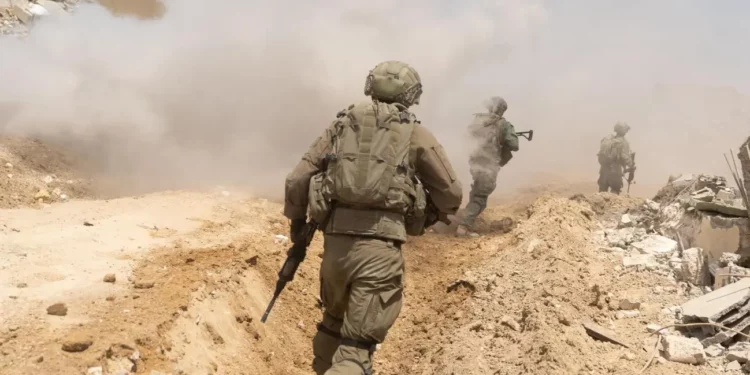 Reservistas de la Brigada de Jerusalén operan en el norte de la Franja de Gaza, en una foto difundida por las Fuerzas de Defensa de Israel el 15 de mayo de 2025. (Fuerzas de Defensa de Israel)