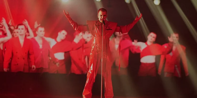 El belga Red Sebastian interpreta la canción "Strobe Lights" durante la primera semifinal del 69.º Festival de la Canción de Eurovisión, en Basilea, Suiza, el 13 de mayo de 2025. (Foto AP/Martin Meissner)