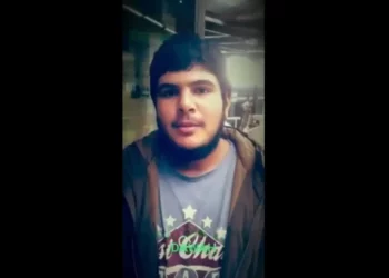 Naveed Akram en un evento de predicación callejera en Sídney, en algún momento de 2019, en un video, posteriormente eliminado y publicado por el Movimiento Dawah Callejero. (Captura de pantalla X)