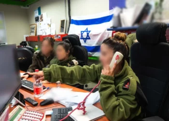 Imagen ilustrativa: Soldados israelíes realizan un simulacro cibernético en el Comando Norte de las Fuerzas de Defensa de Israel (FDI), en una imagen publicada el 16 de abril de 2024. (Fuerzas de Defensa de Israel)