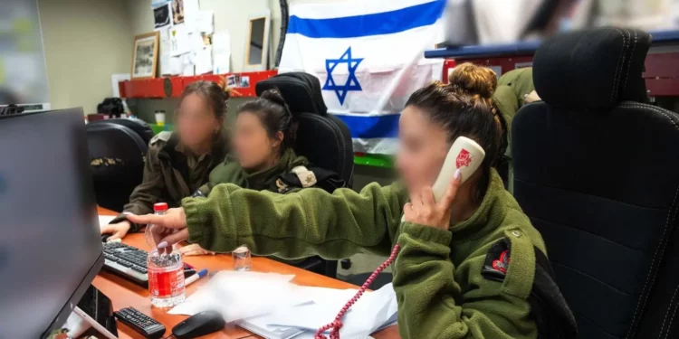 Imagen ilustrativa: Soldados israelíes realizan un simulacro cibernético en el Comando Norte de las Fuerzas de Defensa de Israel (FDI), en una imagen publicada el 16 de abril de 2024. (Fuerzas de Defensa de Israel)