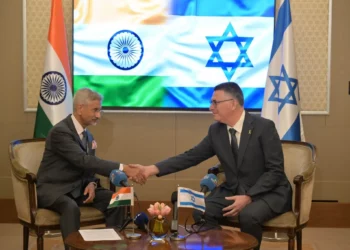 El ministro de Asuntos Exteriores de la India, Subrahmanyam Jaishankar (izq.), y el ministro de Asuntos Exteriores, Gideon Sa'ar, se reúnen en Jerusalén el 16 de diciembre de 2025 (Shlomi Amselam/GPO)