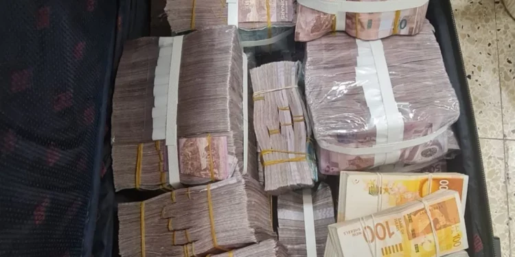 Interceptan en Allenby 12 millones de NIS para terrorismo palestino