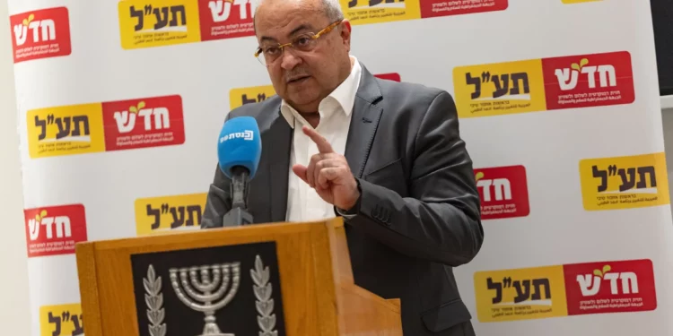 Policía advierte de acciones legales a Ahmad Tibi por insultos