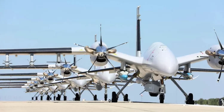 Baykar alcanzará un enjambre de 120 drones de combate Akinci