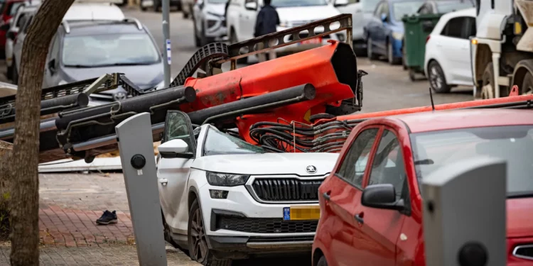 Una mujer murió tras el desplome de una grúa en Arnona