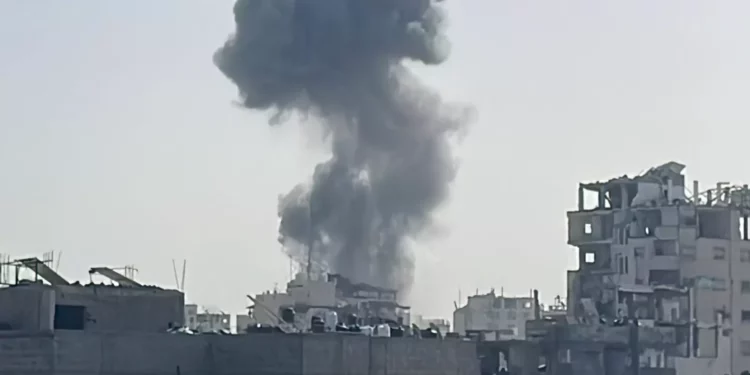Medios palestinos informan de otro ataque aéreo israelí en Gaza