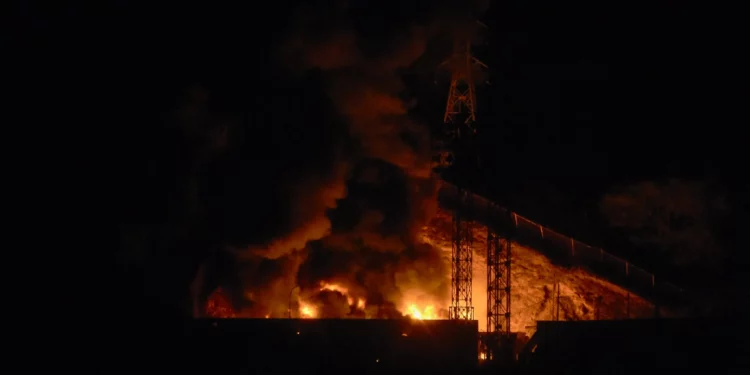 Ataques de Estados Unidos sacuden Caracas: Maduro declara emergencia