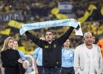 Rom Braslavski, identificado como el rehén liberado que fue atacado en un club de Tel Aviv