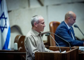 MK Chili Tropper está considerando abandonar el partido Azul y Blanco