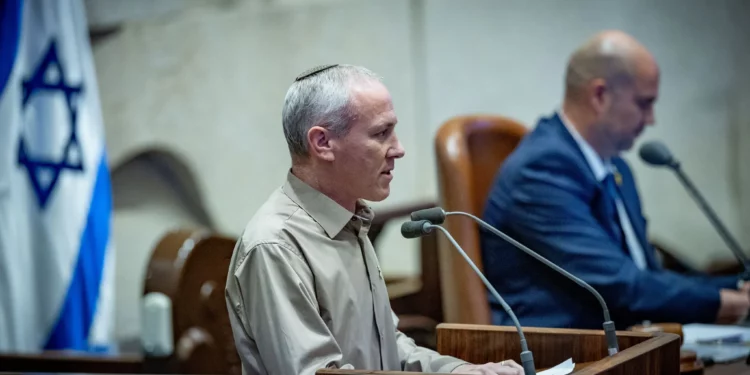 MK Chili Tropper está considerando abandonar el partido Azul y Blanco