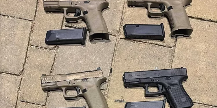 Las FDI frustran contrabando de pistolas desde Jordania con un dron