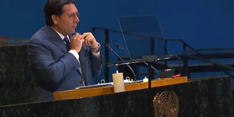 Danon se quita el pin de rehenes en la Asamblea General de la ONU