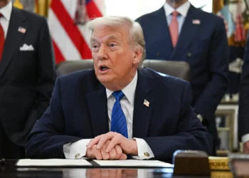 El presidente de los Estados Unidos, Donald Trump, habla antes de firmar órdenes ejecutivas en el Despacho Oval de la Casa Blanca, en Washington D. C., el 30 de enero de 2026. (Annabelle Gordon/AFP)