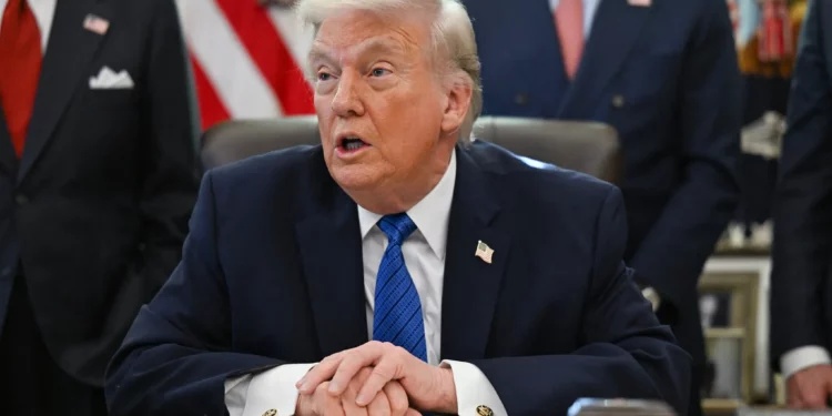 El presidente de los Estados Unidos, Donald Trump, habla antes de firmar órdenes ejecutivas en el Despacho Oval de la Casa Blanca, en Washington D. C., el 30 de enero de 2026. (Annabelle Gordon/AFP)