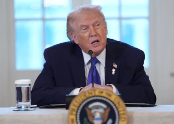 Trump afirma que Irán está en “grandes problemas”