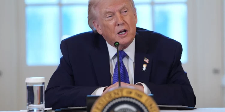 Trump afirma que Irán está en “grandes problemas”