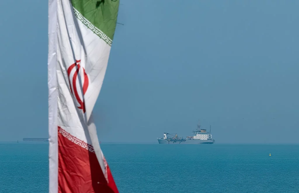 Las operaciones marítimas en el Golfo se paralizan cerca de Irán: EE. UU. se prepara para un ataque