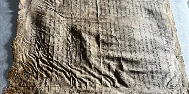 El Gran Rollo de Isaías, el libro casi completo más antiguo de la Biblia hebrea, que data de hace aproximadamente 2200 años. (Marcello Fidanzio/Università della Svizzera Italiana)