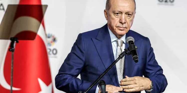 Erdogan aboga por la diplomacia con Irán y elogia el alto el fuego sirio con los kurdos
