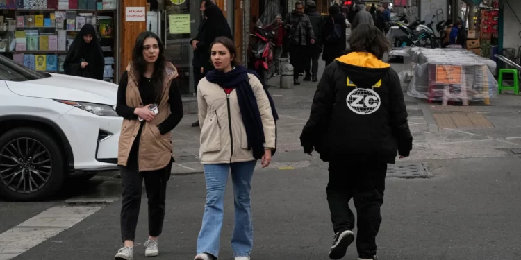 Las escuelas iraníes reabrirán mañana tras una semana de cierre