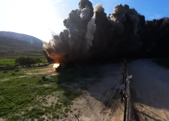 Defensa amplía barrera en frontera con Jordania y destruye minas antiguas