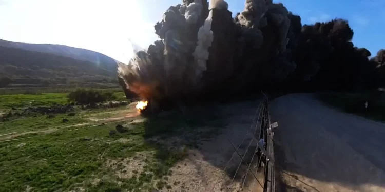 Defensa amplía barrera en frontera con Jordania y destruye minas antiguas