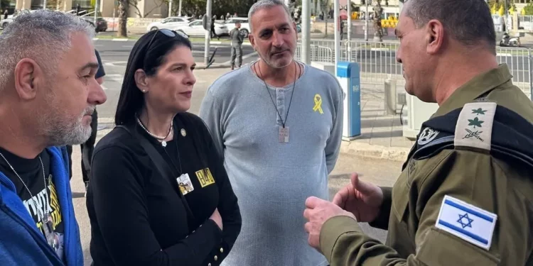 Jefe de las FDI a los padres del último rehén: hay motivos para el optimismo