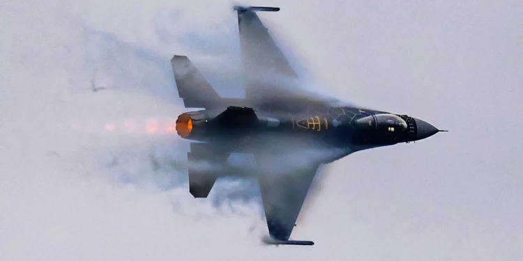 S-300 ruso destruye un caza F-16 en Ucrania