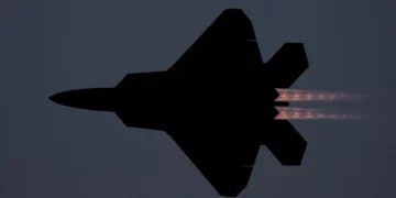 El F-22 Raptor penetró el espacio aéreo de Irán y Venezuela