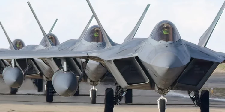 Los F-22 desplegados en Oriente Medio: Irán va a cambiar