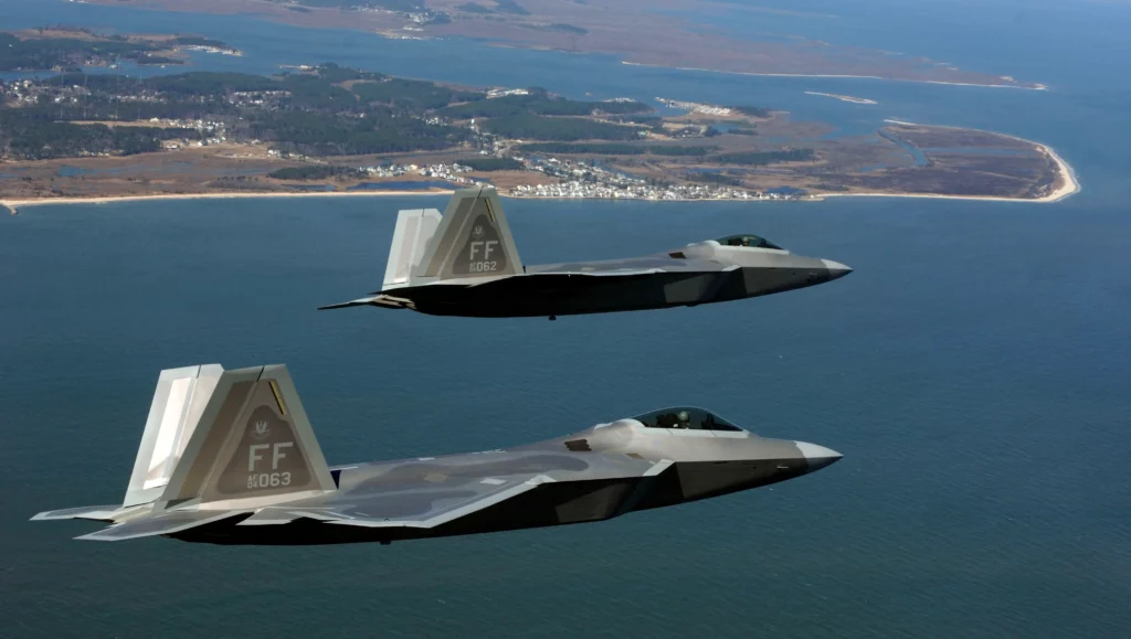 Los F-22 Raptor se dirigen a Irán para cambiar la historia
