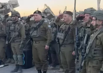 Las FDI cantan el himno nacional en Gaza tras localizar al último rehén