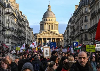 Francia se moviliza en apoyo a las protestas contra el régimen iraní