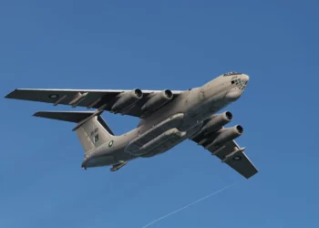 Aviones Il-78 de Pakistán aterrizan en China para recoger suministros
